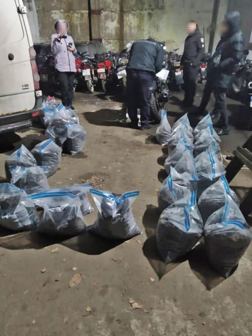 Понад 350 кг бурштину вилучили поліцейські у жителя Сарненщини