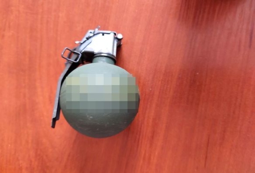 На Сарненщині поліцейські викрили місцевого жителя на збуті гранати та пістолета