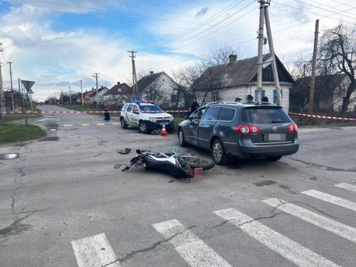 У Володимирці зіткнулися автомобіль та мотоцикл: травмувався неповнолітній «байкер»