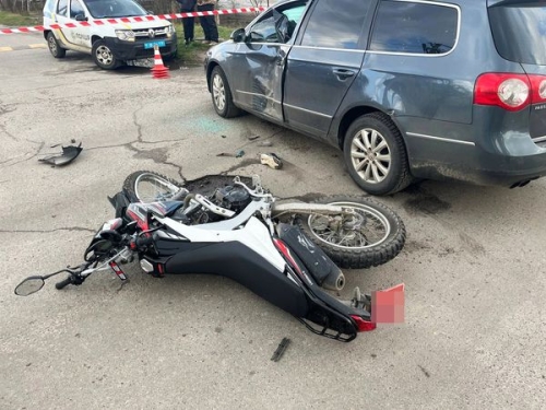 У Володимирці зіткнулися автомобіль та мотоцикл: травмувався неповнолітній «байкер»