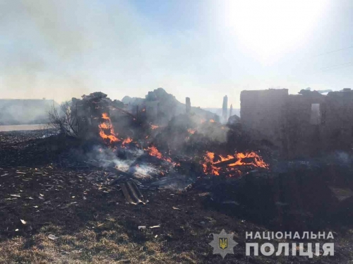 На Рівненщині через спалювання залишків рослинності загорівся будинок