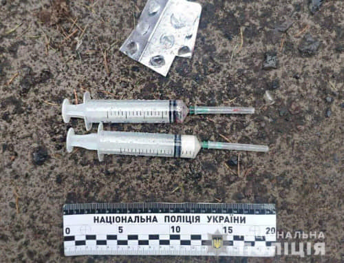 Чотири факти незаконного зберігання наркотиків задокументували поліцейські на Рівненщині за минулу добу