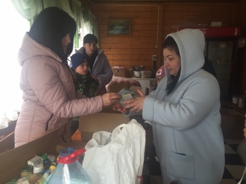 На Рівненщині переселенці вже отримують продуктову допомогу