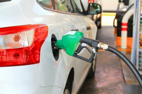 Мережі АЗС на Рівненщині відновлюють продаж пального за готівку