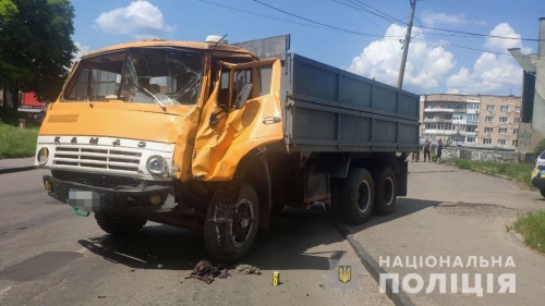 Автопригода за участю двох вантажівок у Дубно: водія доставили до лікарні