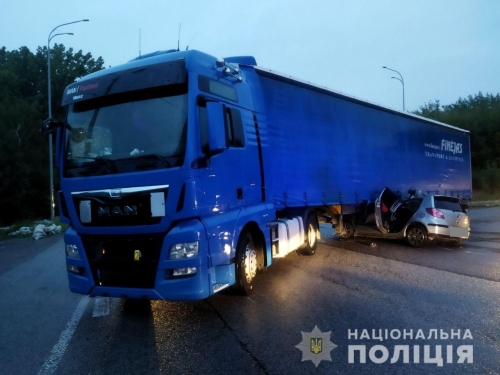 Унаслідок ДТП на трасі «Київ-Чоп» госпіталізували водія та пасажира кросовер