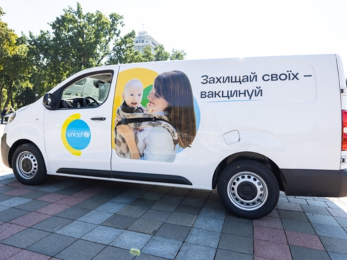 Рівненський центр контролю та профілактики хвороб отримав авто для транспортування вакцин