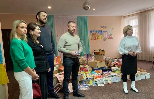 Рівненські волонтери доставили гуманітарний вантаж медикам та дітям з особливими потребами
