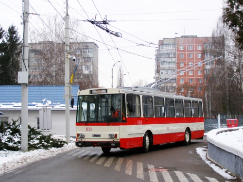У Рівному випустили на маршрут відновлений пасажирський тролейбус