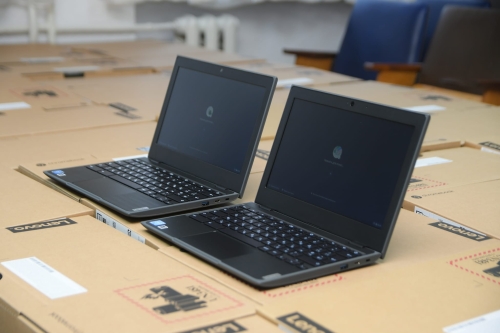 Рівненщина отримала понад 2 тисячі ноутбуків для освітян