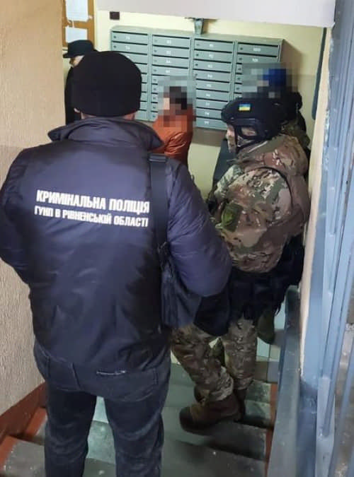 У Вараші поліцейські викрили злочинну групу збувачів метадону