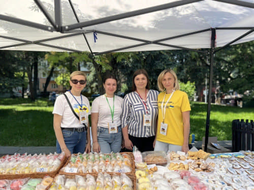 Рівненські волонтери зібрали майже пів мільйона гривень на черговому благодійному ярмарку