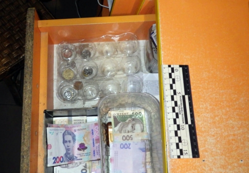 Украв гроші із магазину: на Сарненщині поліцейські викрили неповнолітнього