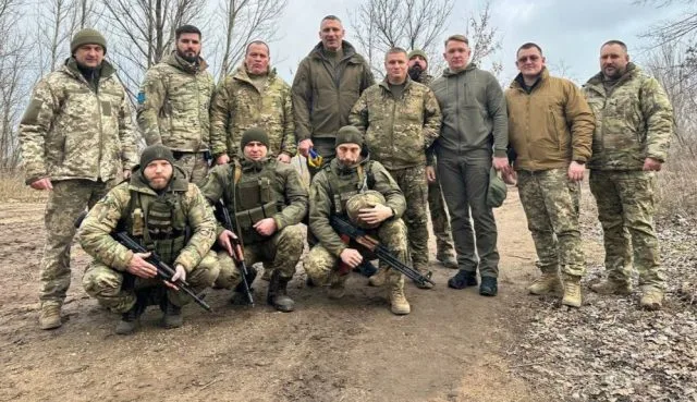 Віталій Кличко вдруге поспіль зустрів Новий рік з захисниками на передовій