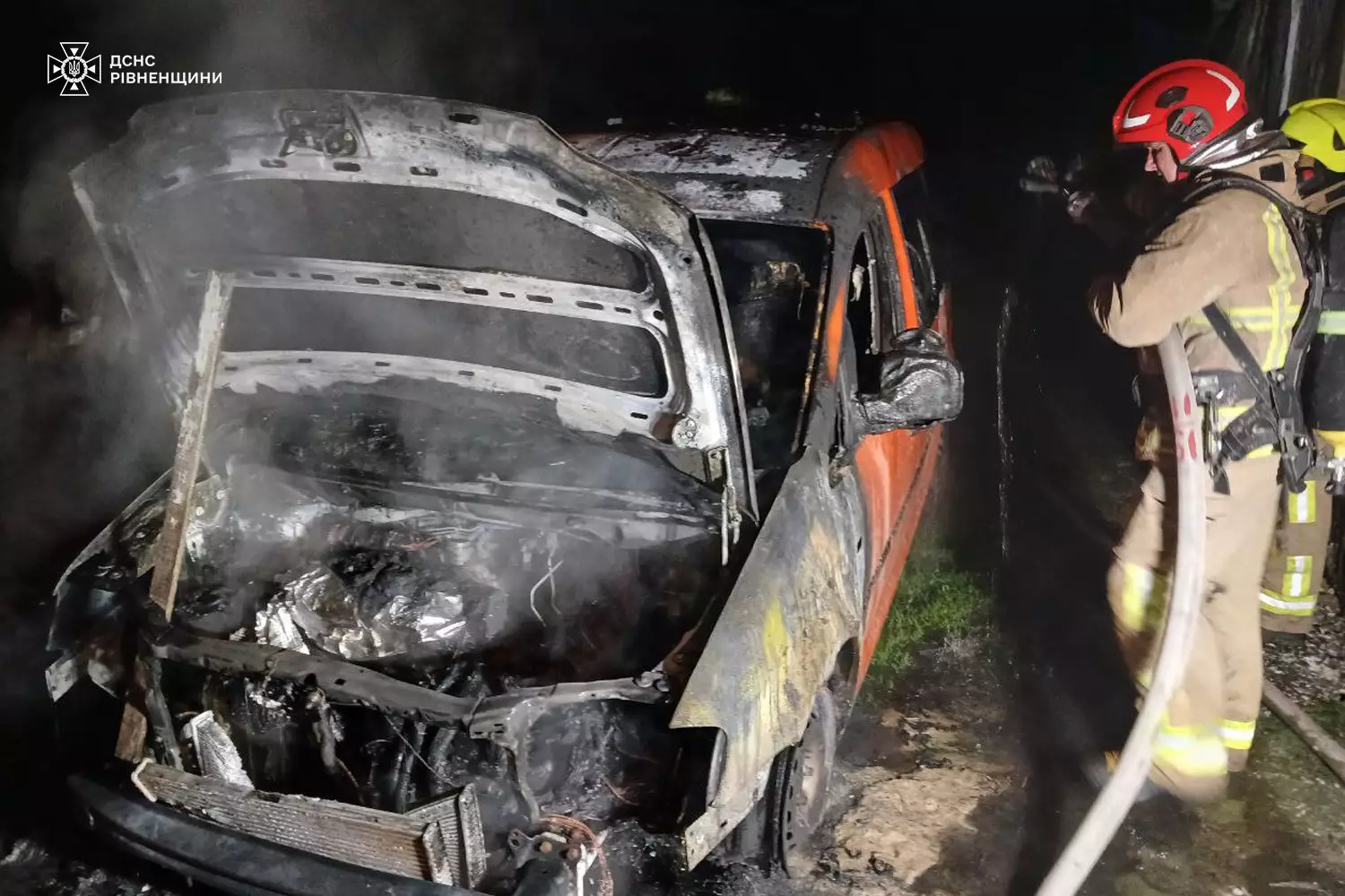Рятувальники ліквідували пожежу у легковому автомобілі