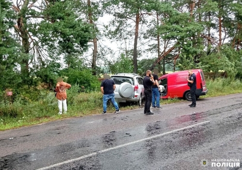 ДТП у Вараському районі: тяжко травмувався водій фургона