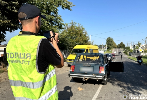 У Рівному під колесами легковика загинула дитина: на місці події працюють поліцейські