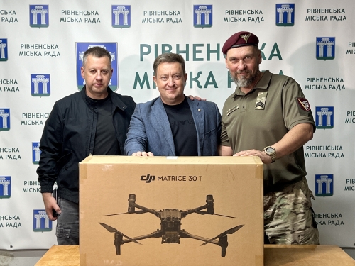67 дронів та 15 зарядних станцій передала нашим захисникам Рівненська громада
