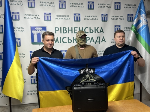 Передали чергову партію дронів та зарядні підстанції для наших військових