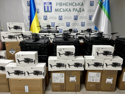Передали чергову партію дронів та зарядні підстанції для наших військових