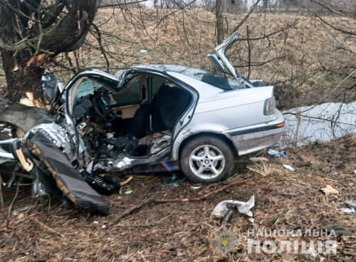 У Рівненському районі в ДТП загинув водій легковика, двоє пасажирів травмувалися