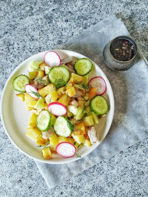 Салат зі смаженої картоплі та оселедця
