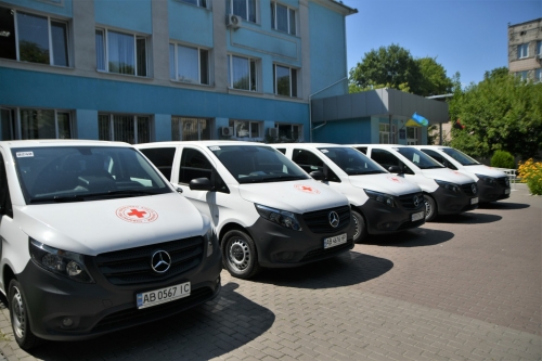 Медики Рівненщини отримали 5 авто для роботи у віддалених селах