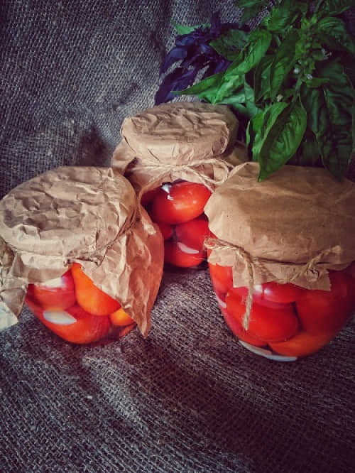 Консервовані томати в італійському стилі