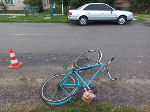 Слідчі розслідують ДТП на Млинівщині, в якій загинув велосипедист