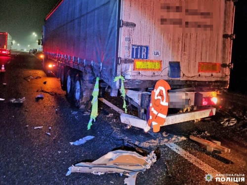 У Рівненському районі унаслідок зіткнення вантажівки і легковика загинула пасажирка