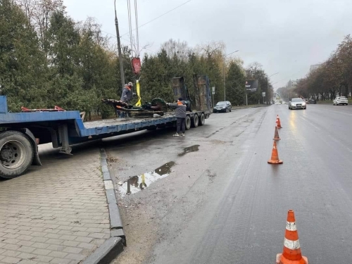 На Пагорбі Слави розпочалися роботи з встановлення шестиметрових кованих соняхів